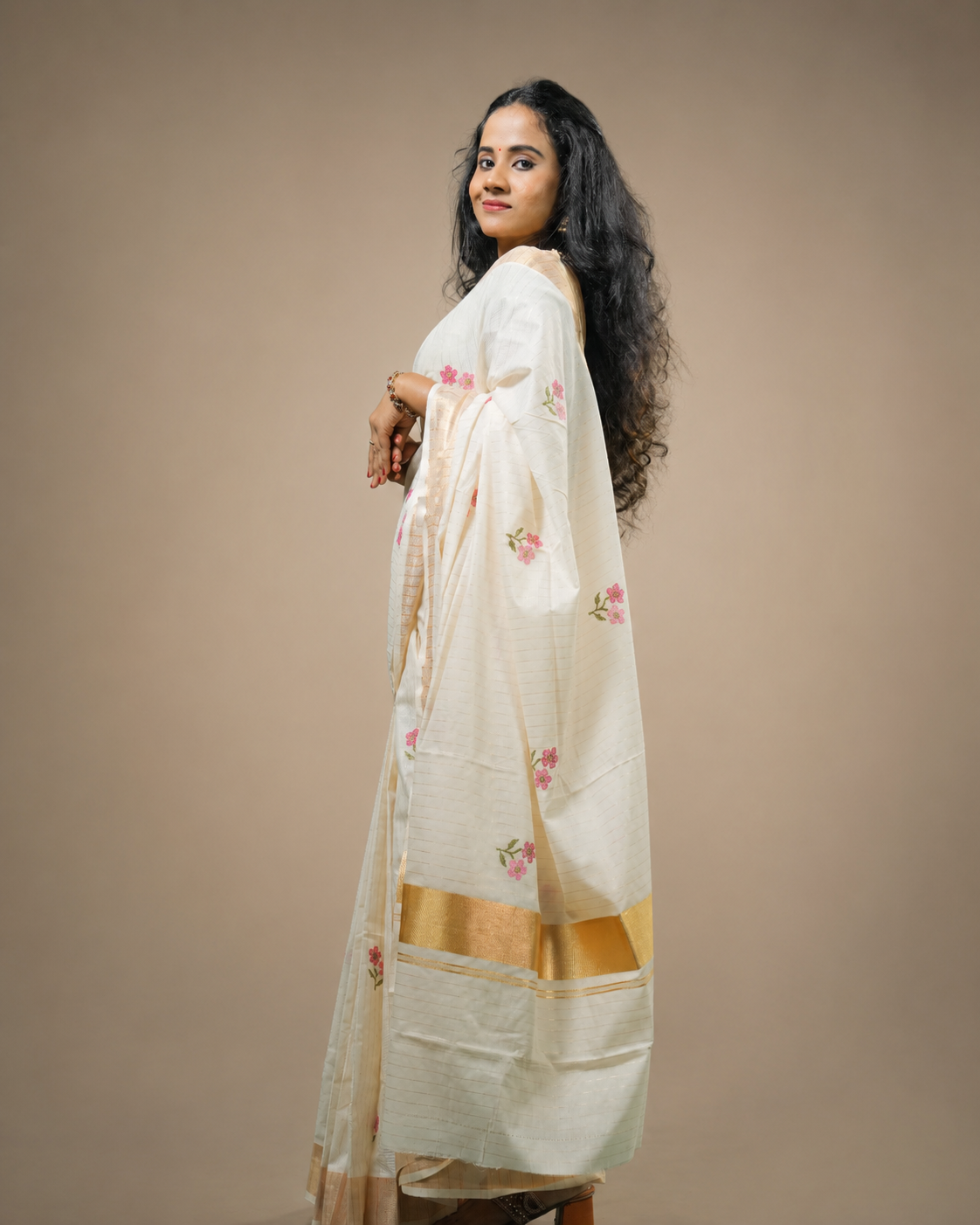 Enteloom Kerala Cotton Saree with Floral Embroidery Works and Golden Stripes